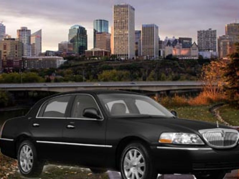 Lincoln Town Car Sedan